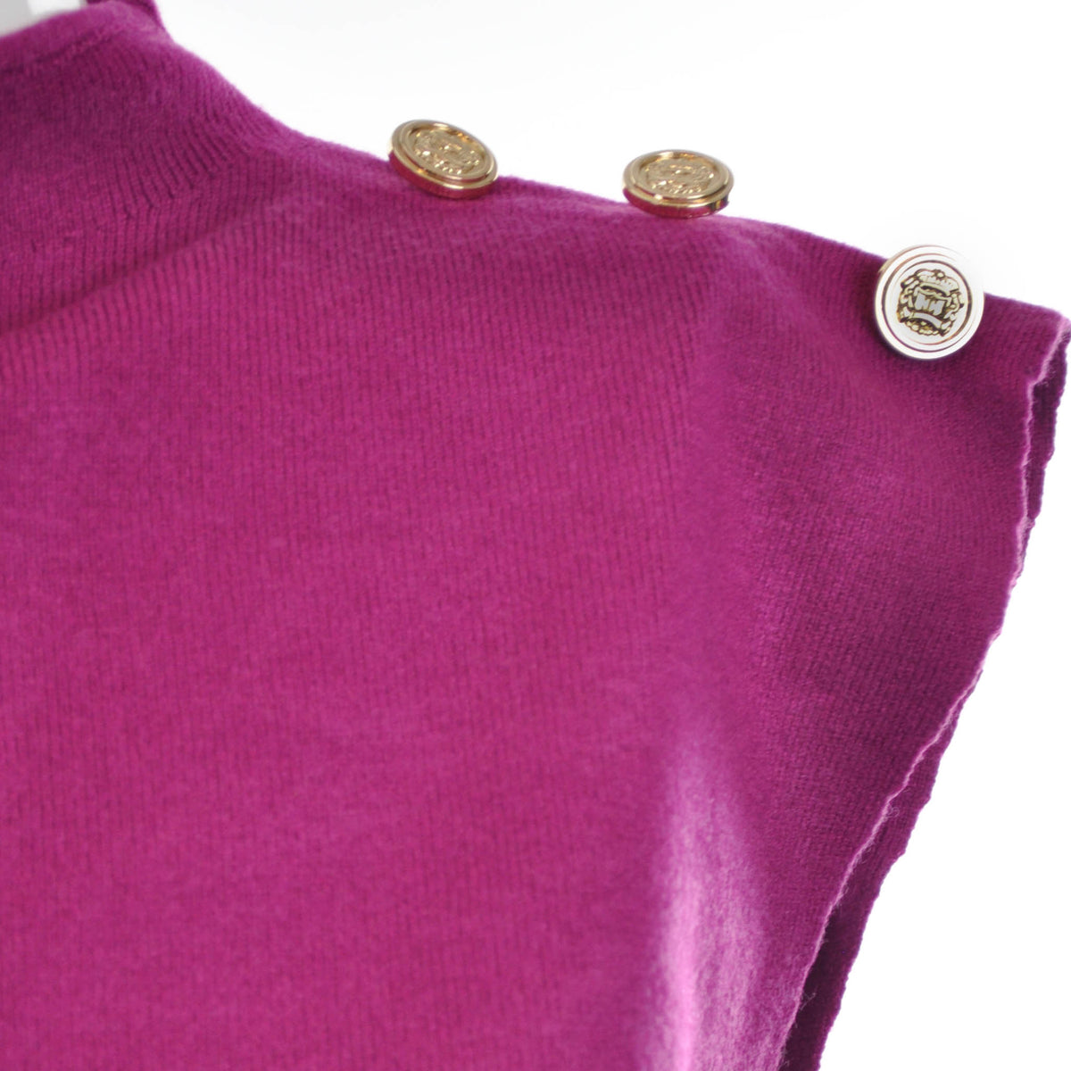 Pull smanicato con bottoni oro