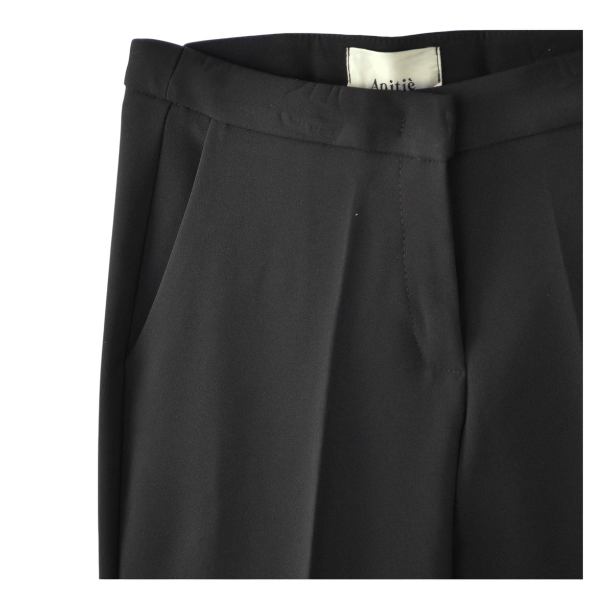 Pantalone elegante nero Anitiè di Peg Fashion Store in tessuto morbido con taglio sartoriale e tasche laterali