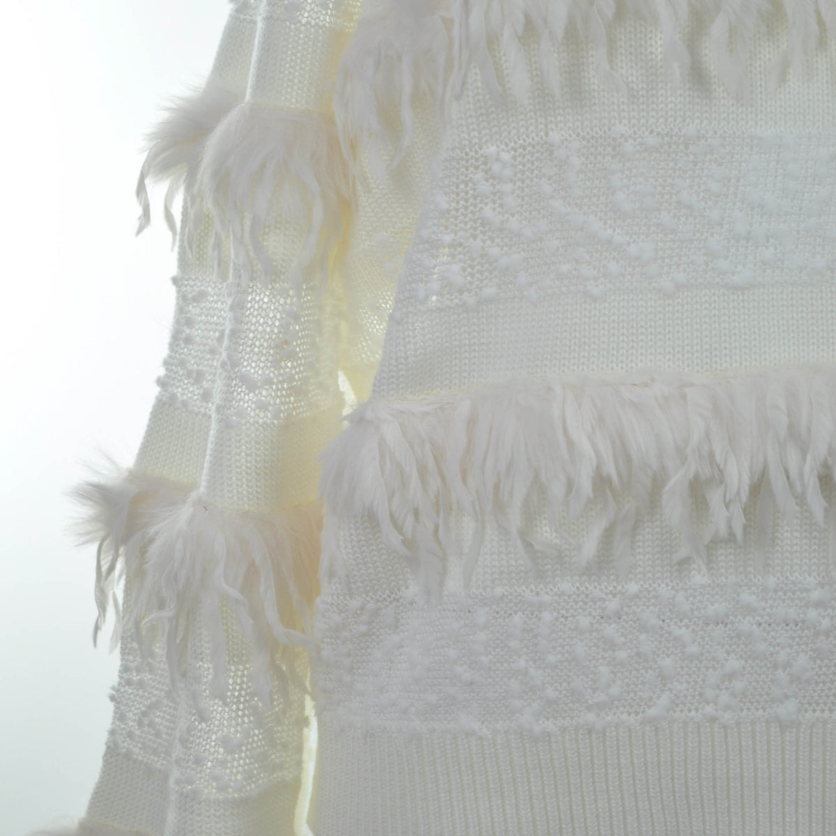 Maglia a balze con piume