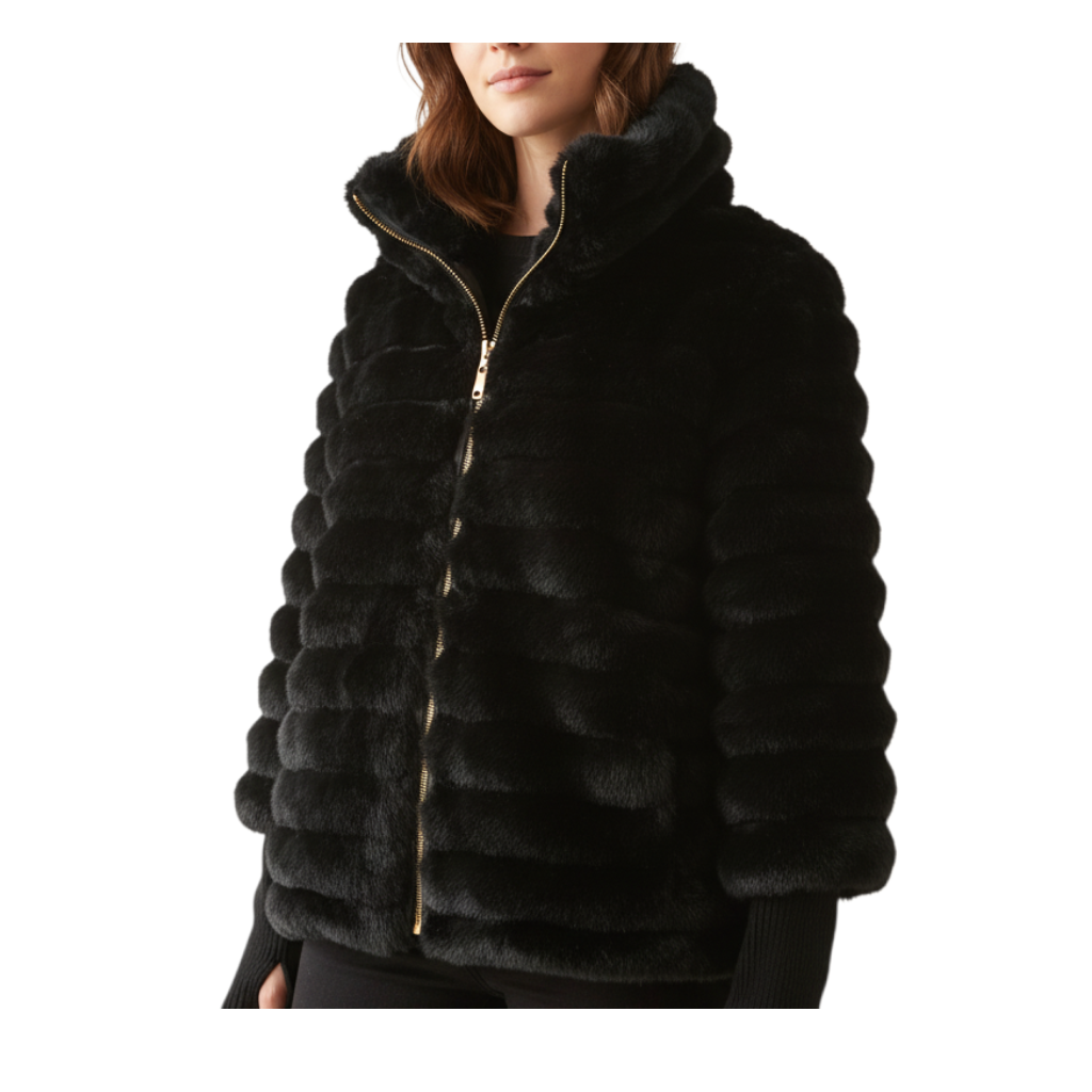 Giacca in ecopelliccia nera Peg Fashion Store con zip dorata e texture laser, design contemporaneo ed elegante.