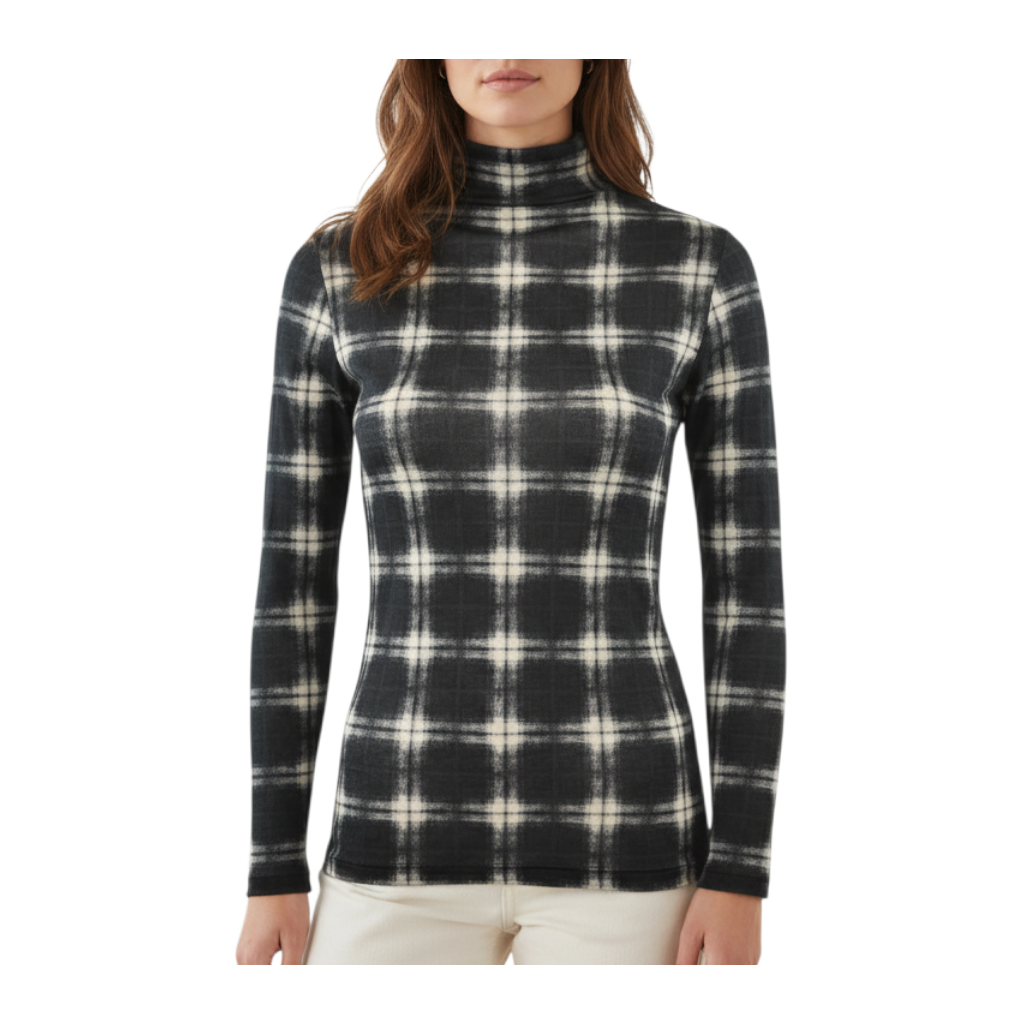 Modella indossa una maglia a collo alto in cachemire Peg Fashion Store con motivo a quadri bianco e nero