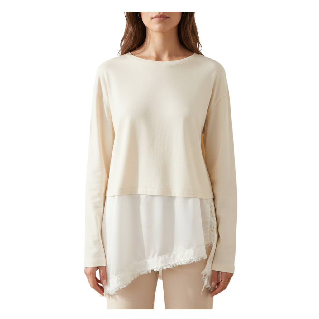 Maglia Peg Fashion Store color crema con inserti in pizzo stile lingerie e orlo asimmetrico su base bianca