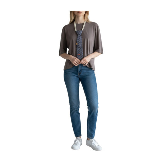 T-shirt con Cravatta e perle