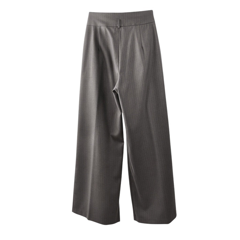 Pantalone largo dettaglio vita