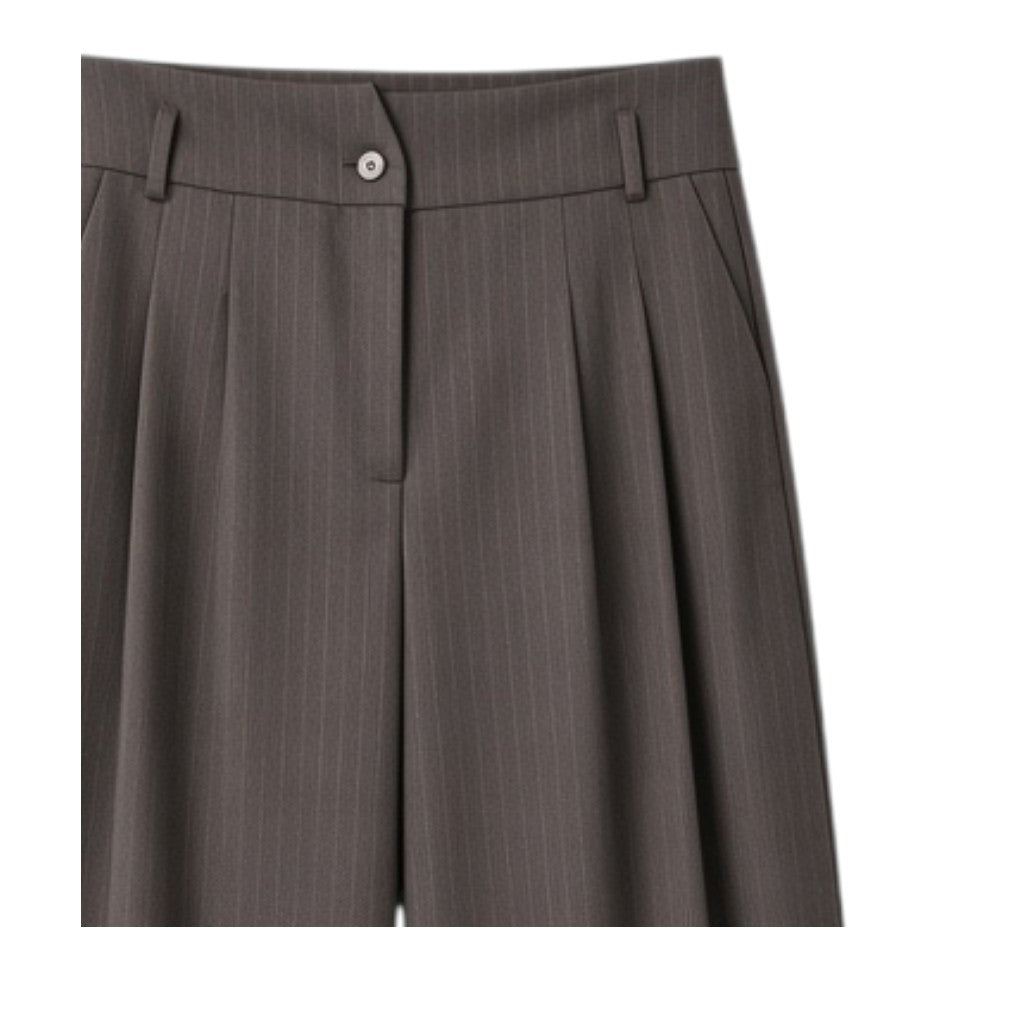 Pantalone largo dettaglio vita