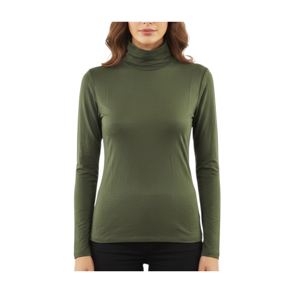 Modella indossa una maglia dolcevita in cachemire verde oliva a maniche lunghe di Peg Fashion Store