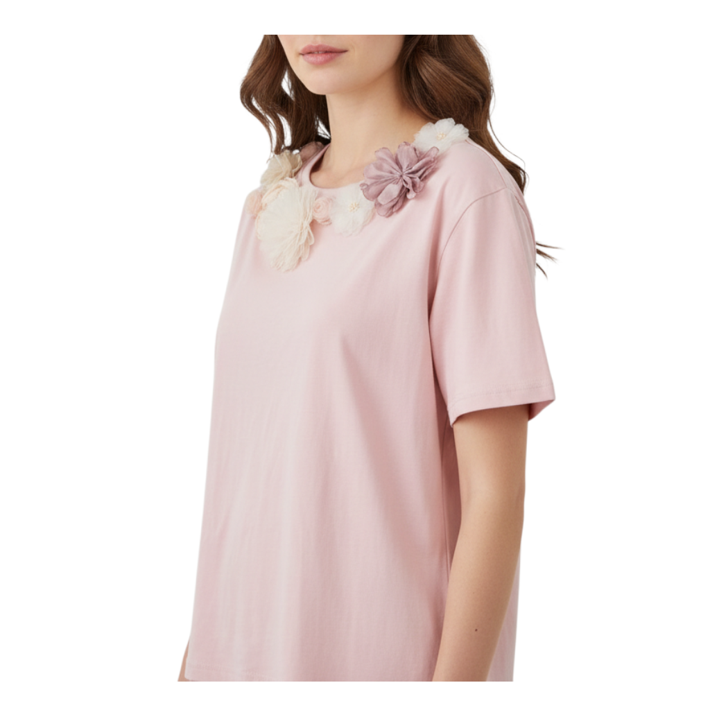 T-shirt rosa Peg Fashion Store con decorazioni floreali applicate sullo scollo
