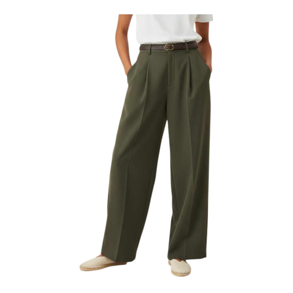 Pantalone morbido in velluto verde oliva con pences Peg Fashion Store, indossato con cintura e scarpe chiare