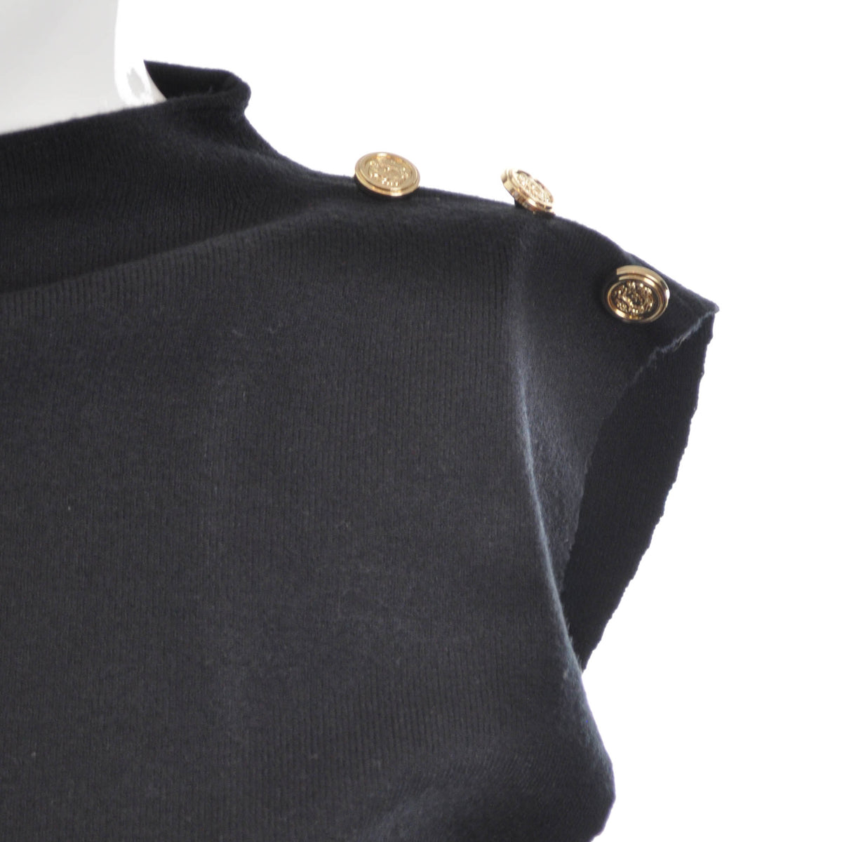 Pull smanicato con bottoni oro