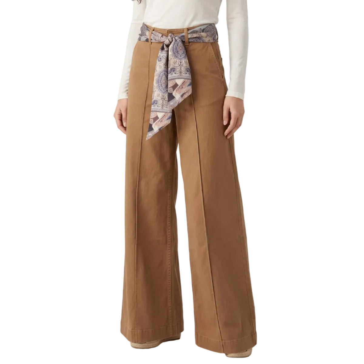 Jeans con cintura paisley