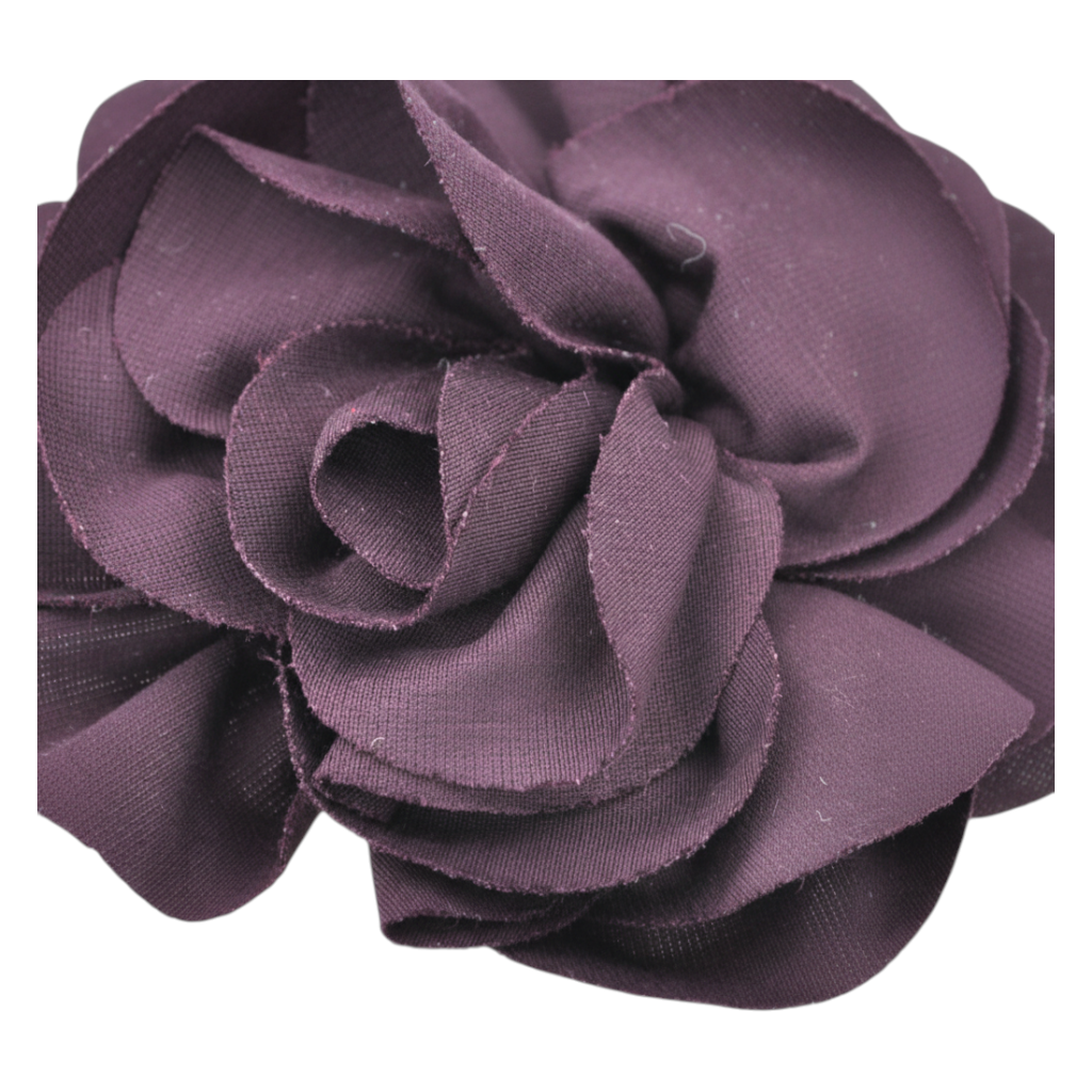 Spilla fiore Peg Fashion Store color melanzana in tessuto con petali a strati sovrapposti