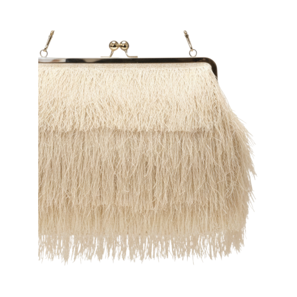 Borsa Peg Fashion Store color crema con frange lunghe e chiusura a scatto metallica in stile elegante