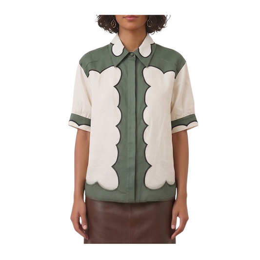 Camicia Peg Fashion Store in lino con motivo geometrico a contrasto verde e panna, colletto classico e maniche corte