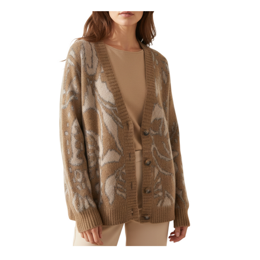 Cardigan oversize in jacquard marrone e beige firmato Peg Fashion Store con chiusura a bottoni e vestibilità ampia