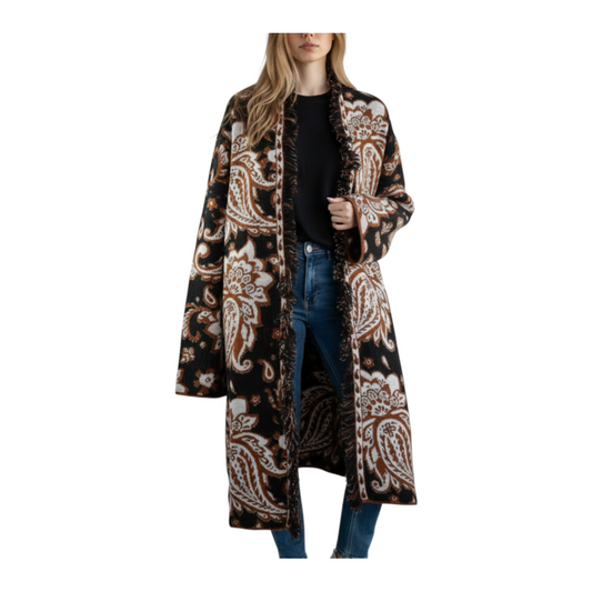 Giacca lunga Peg Fashion Store con motivo paisley marrone e nero, rifinita con frange decorative lungo i bordi.