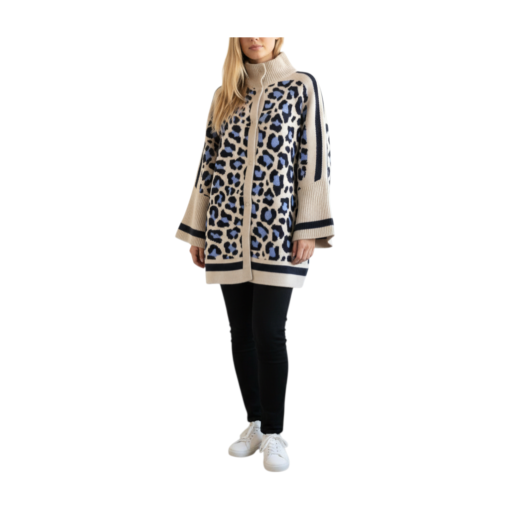 Giaccone 3/4 maculato Peg Fashion Store con motivo animalier blu e beige, collo alto e chiusura con bottoni