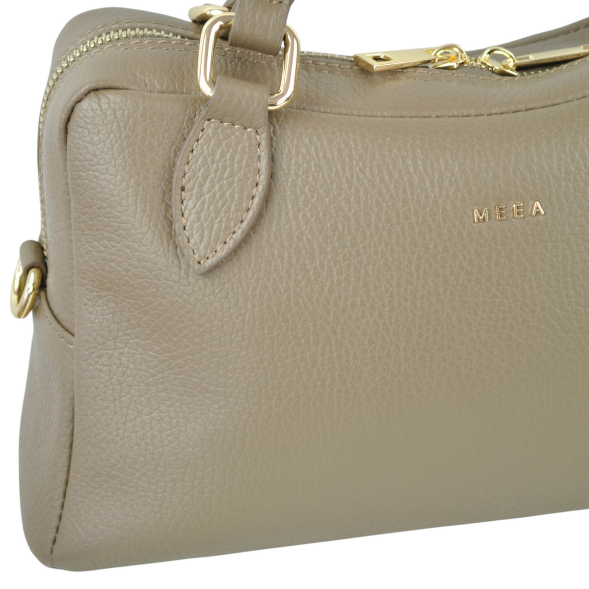 Borsa bauletto Peg Fashion Store in pelle martellata color tortora con dettagli e cerniera in metallo dorato