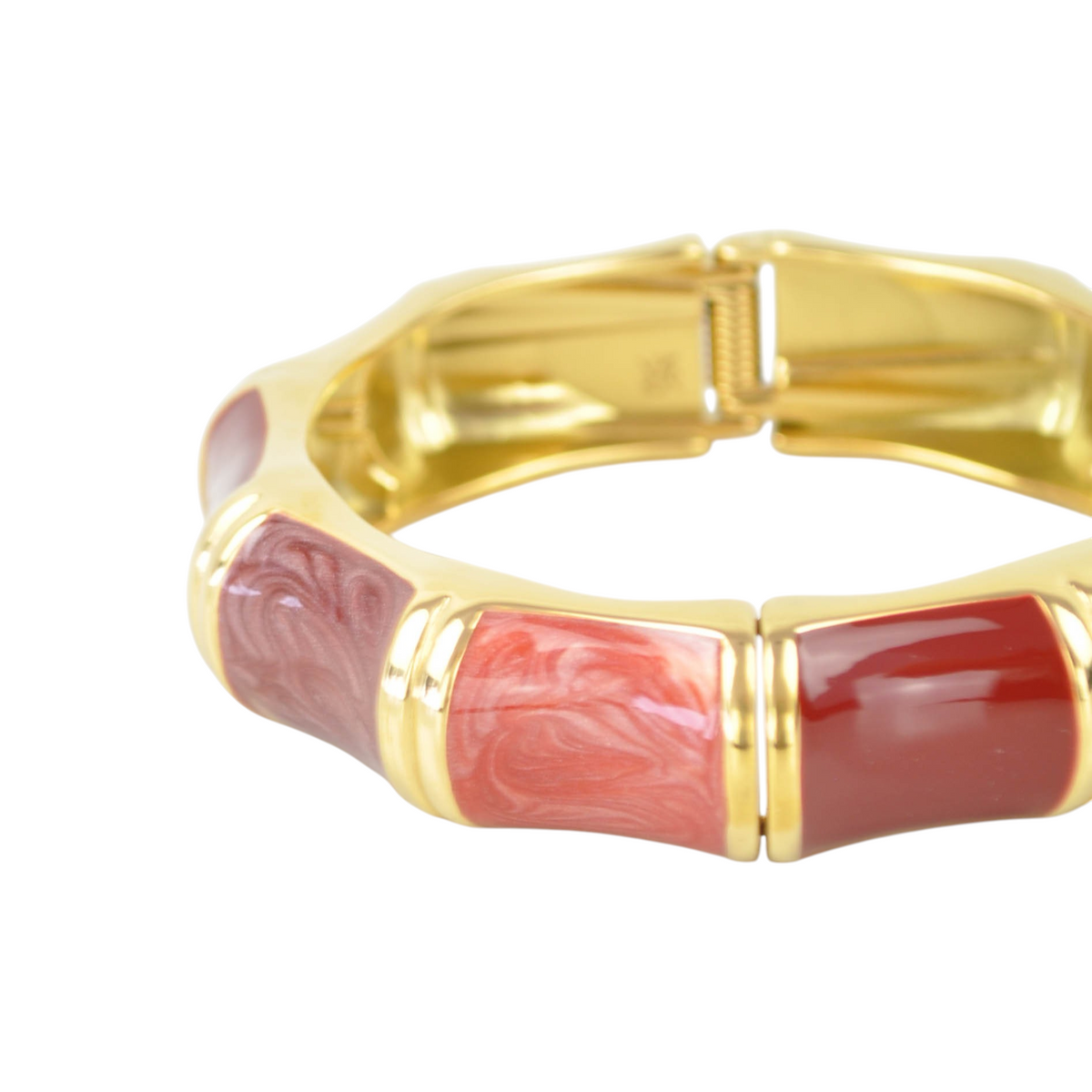 Bracciale rigido Peg Fashion Store dorato con inserti in smalto sfumato nei toni del rosso e rosa e chiusura a molla