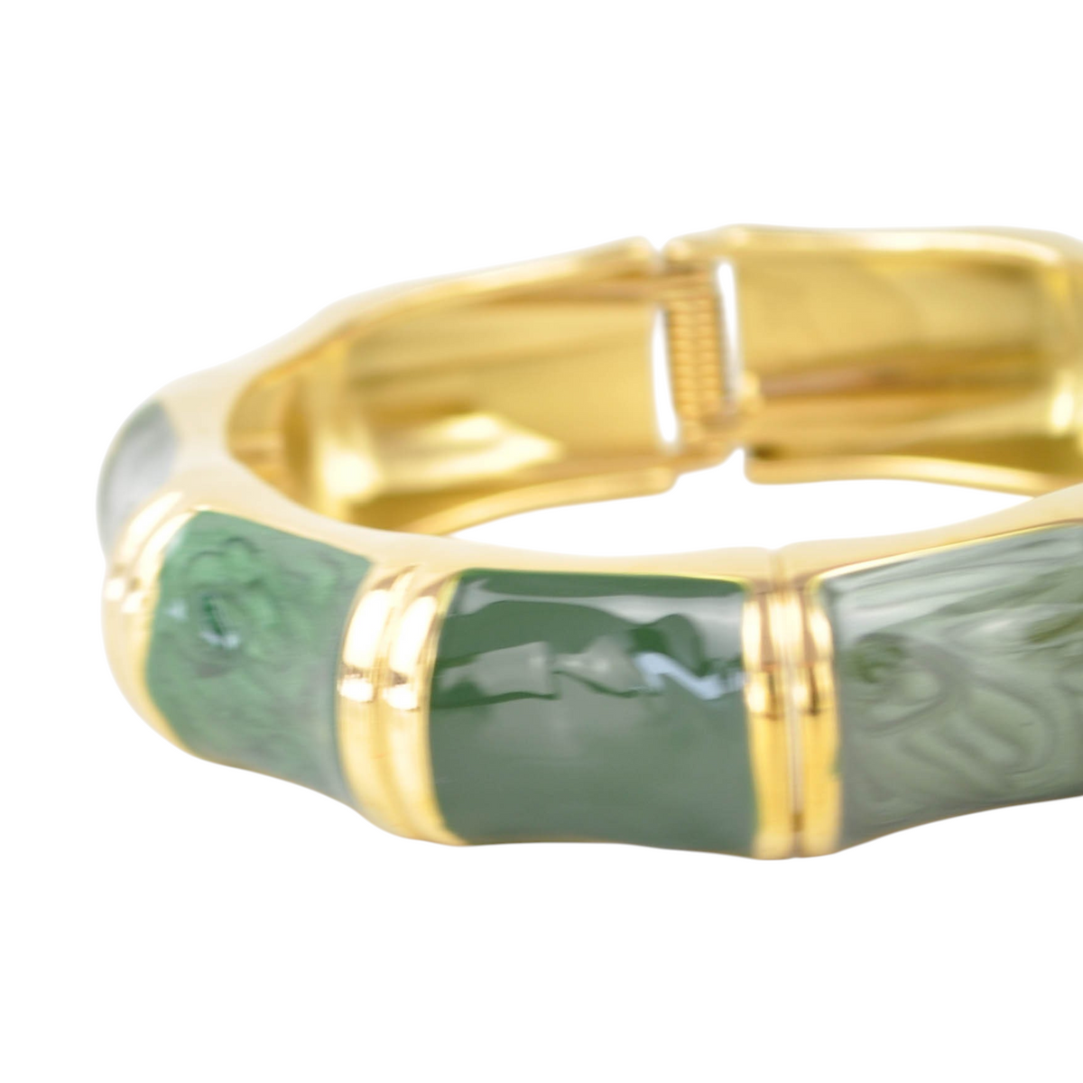 Bracciale rigido Peg Fashion Store con apertura a molla, dettagli in metallo dorato e inserti in smalto verde