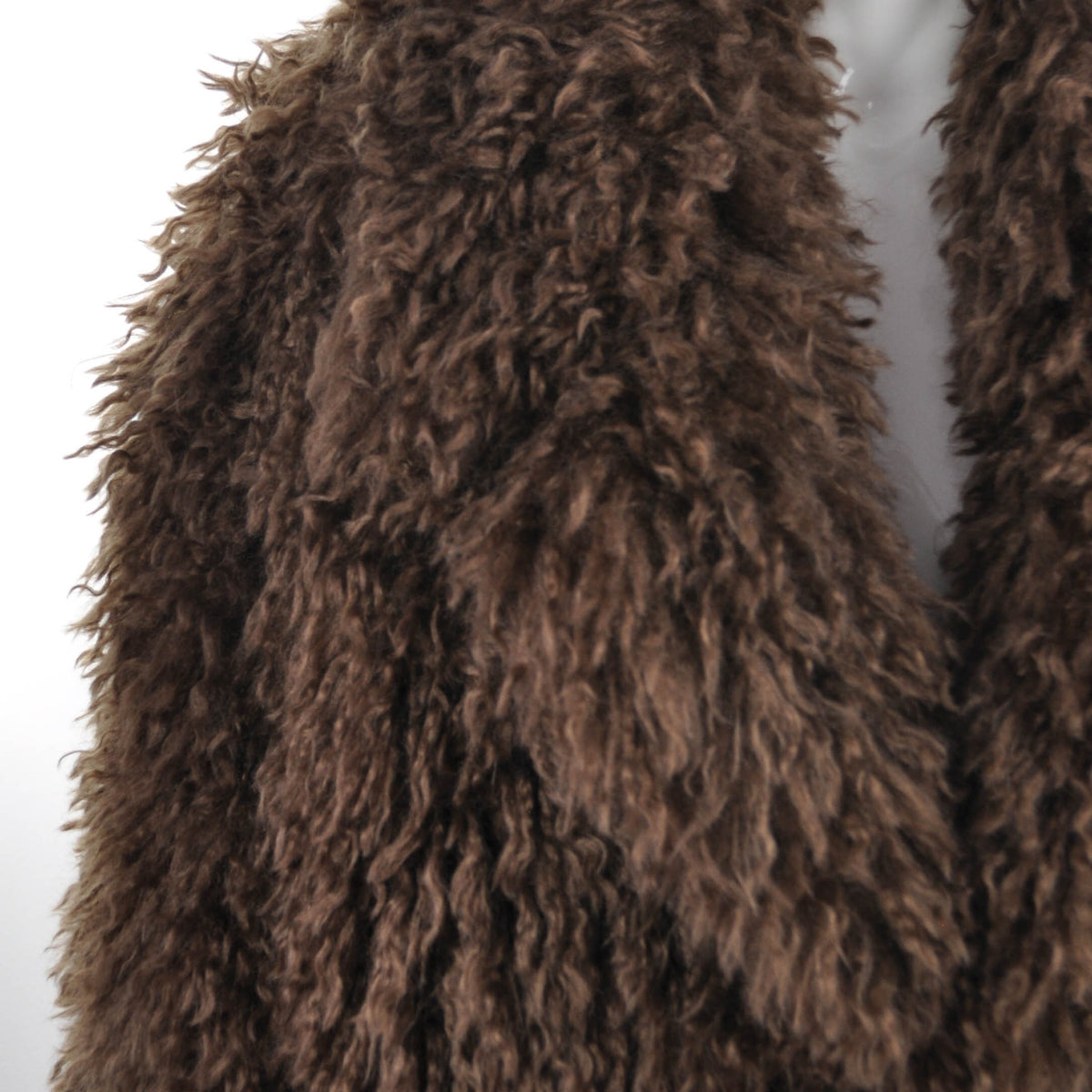 Cappotto in ecopelliccia marrone Peg Fashion Store LOLA con texture morbida e voluminosa