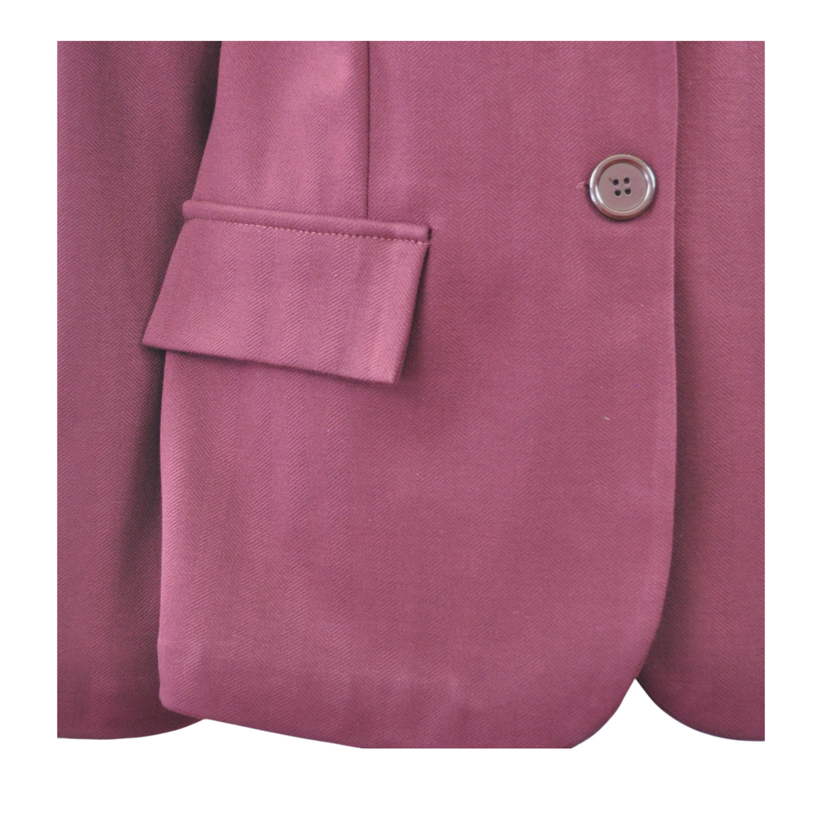 Giacca Peg Fashion Store color bordeaux in tessuto spigato con tasca a pattina e bottone frontale