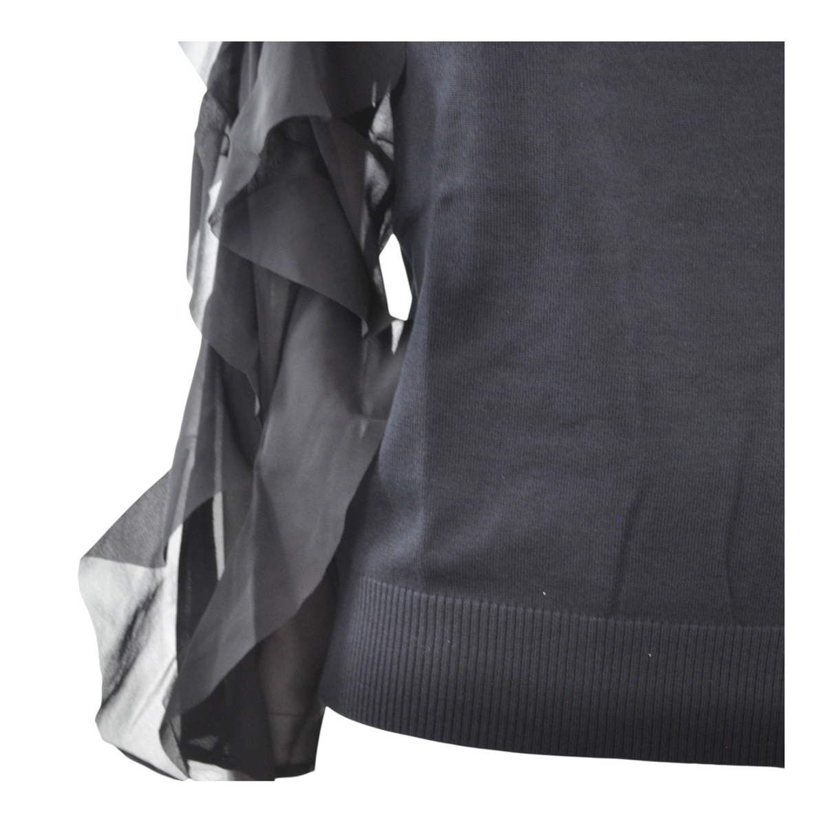 Maglia nera Peg Fashion Store con maniche lunghe arricchite da volants in tessuto leggero e semitrasparente