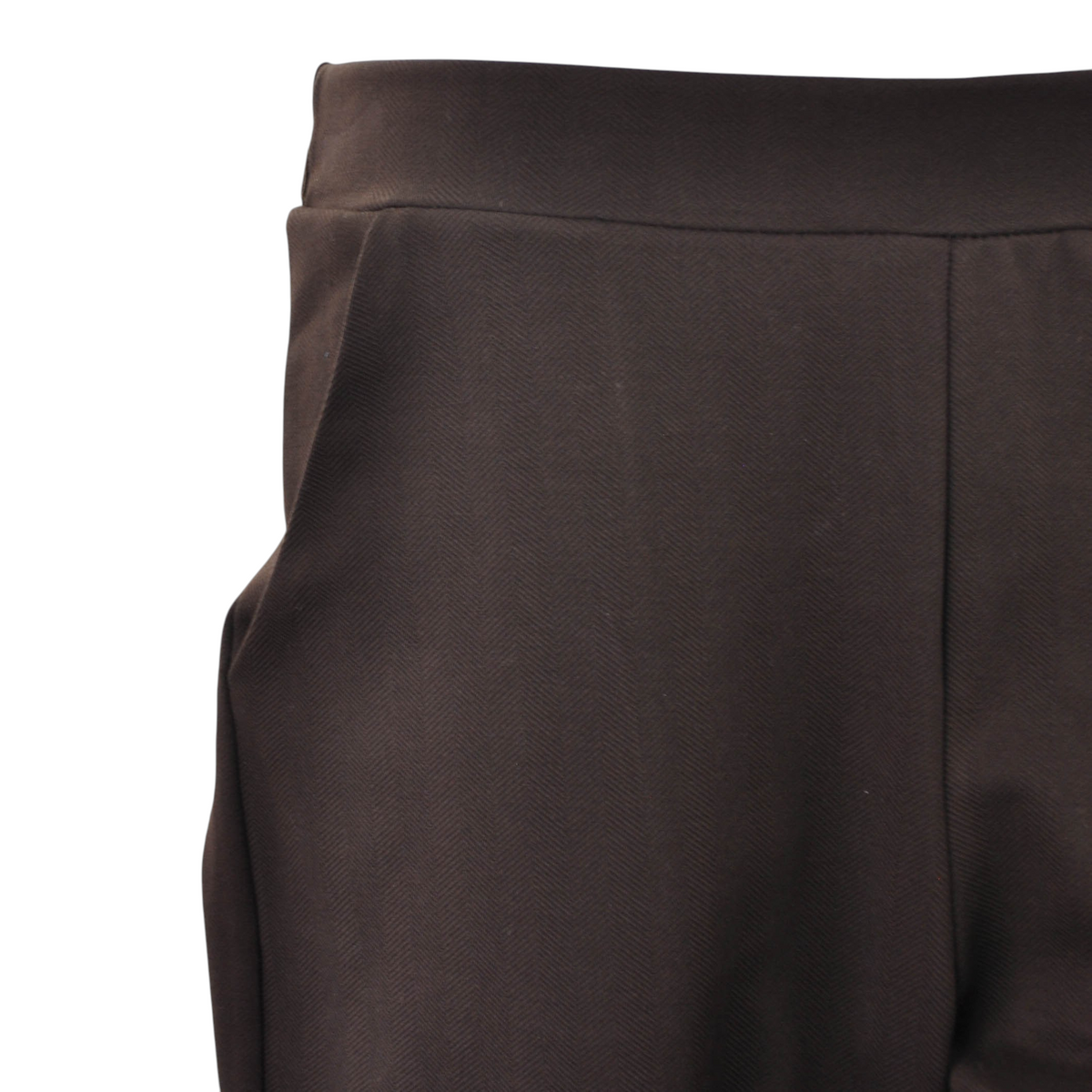 Dettaglio del fianco di un pantalone dritto Peg Fashion Store in tessuto marrone con trama a spina di pesce