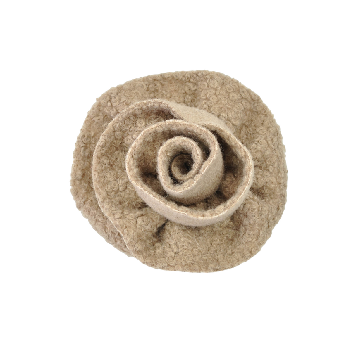 Spilla a forma di fiore in tessuto bouclé color beige di Peg Fashion Store, accessorio elegante e testurizzato.